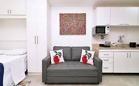 Studio com garagem gratuita em Copacabana perto da praia C059
